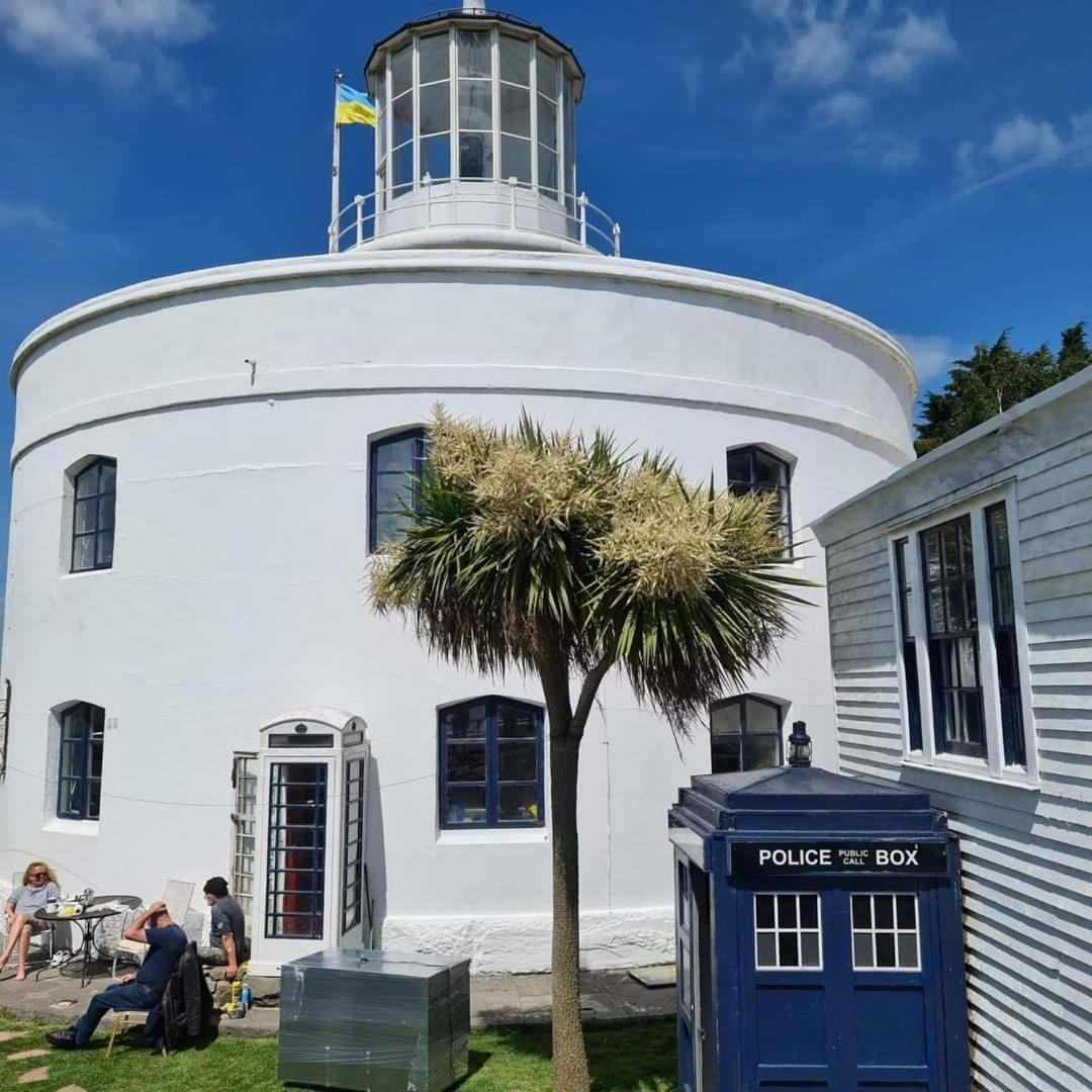 The West Usk Lighthouse Lightkeepers Lodge Newport  Exterior photo